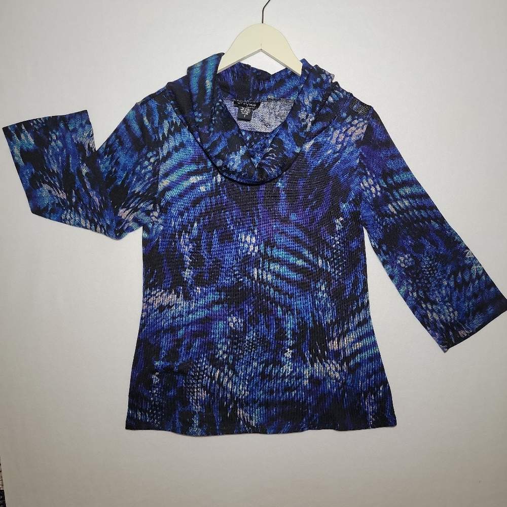 ATTYRE NEW YORK shirt cowl neck geo Multicolor blouse Size Small 3/4 Sleeves.
